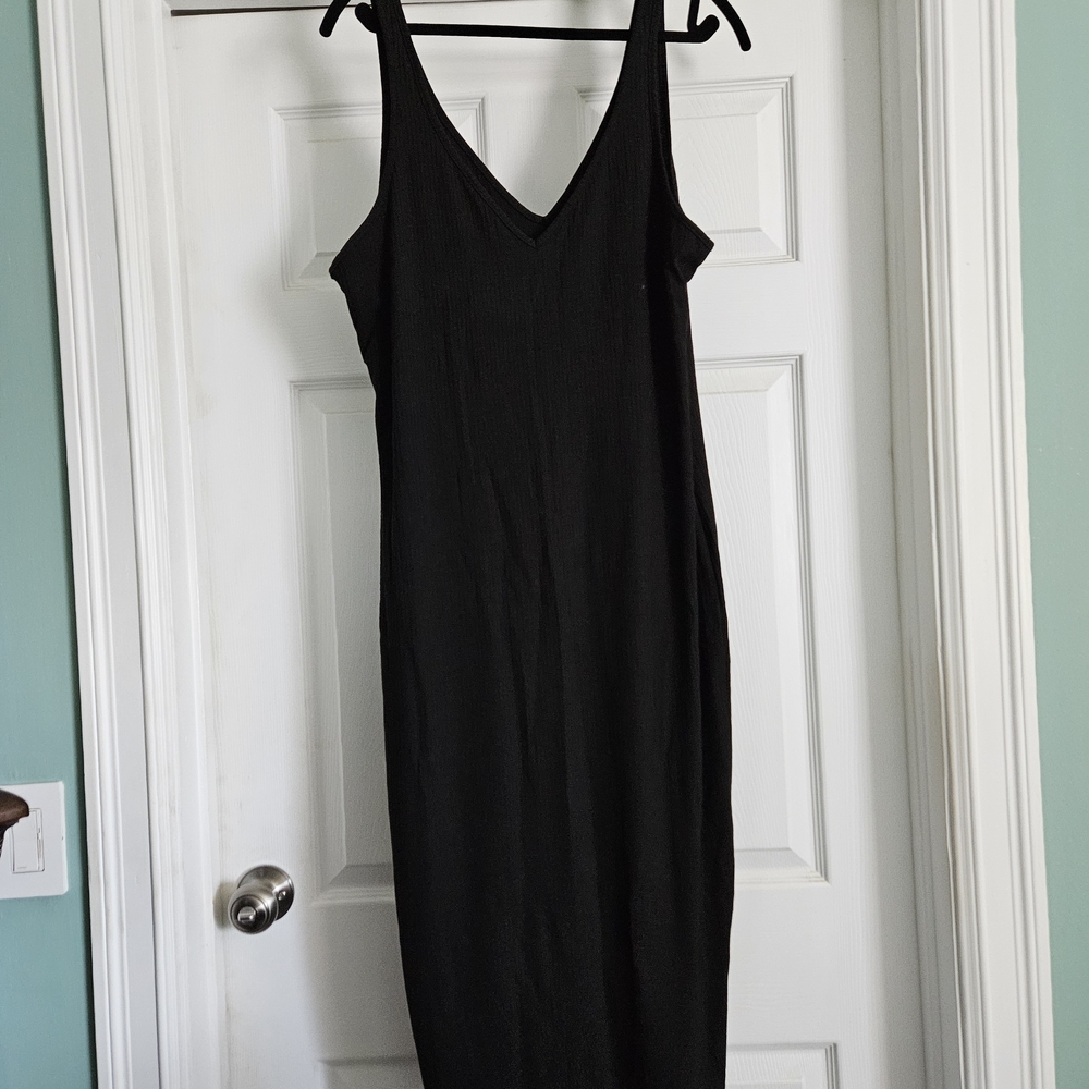 SHEIN Black V-Neck Midi Dress
